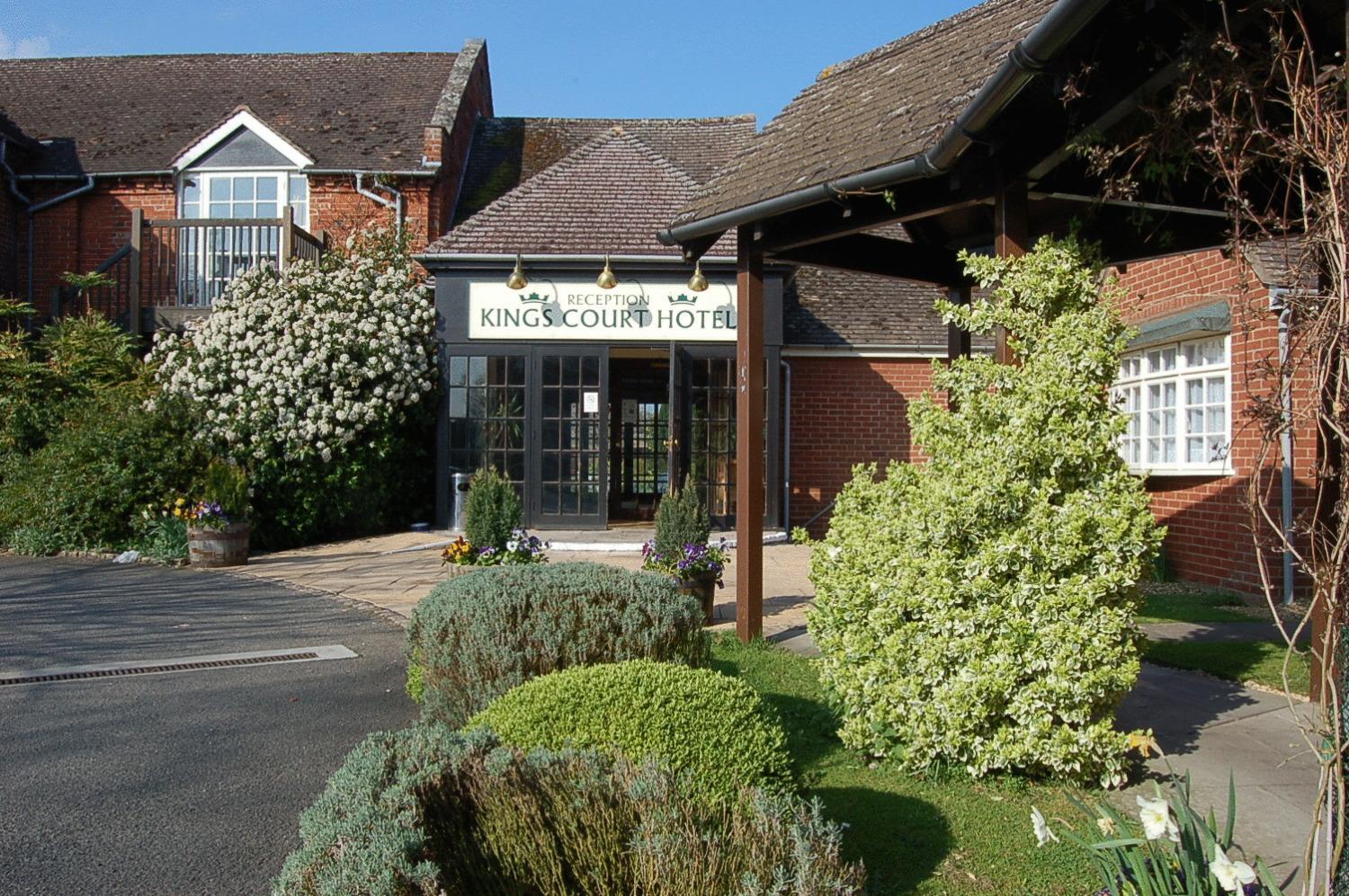 Kings Court Hotel Alcester Bagian luar foto